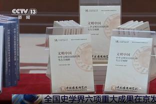 稳定输出！惠特摩尔半场7中4拿到9分 正负值+6